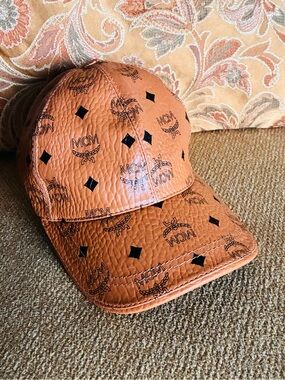 MCM Classic  cap visetos cognac Unisex